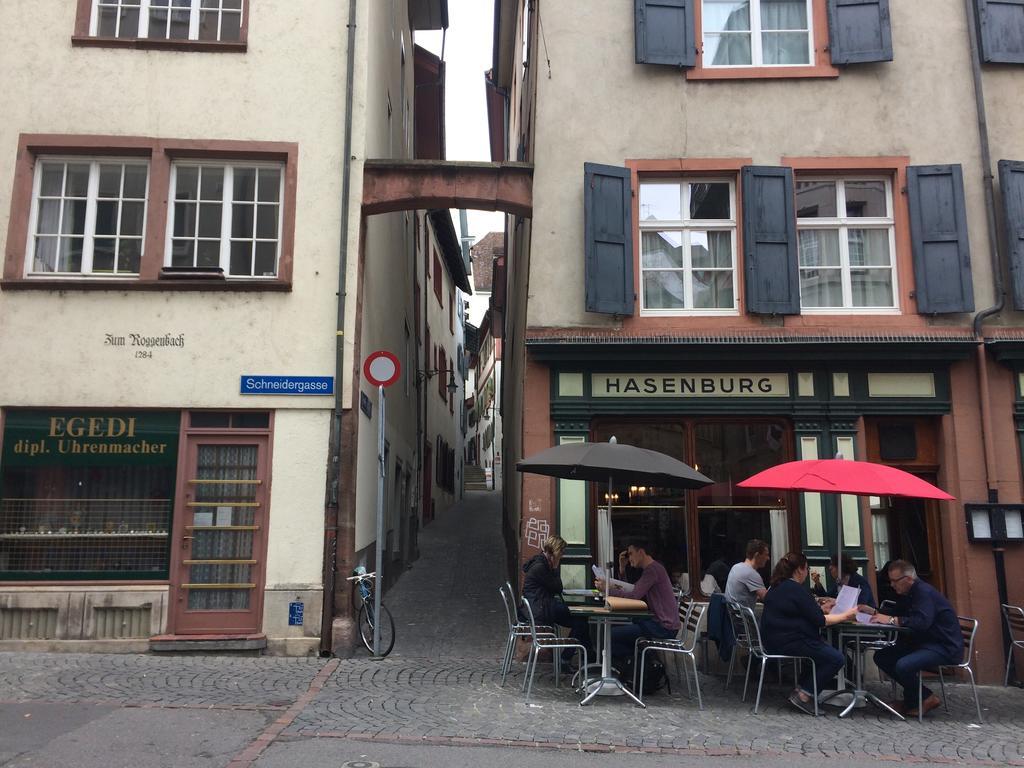 In Swiss Home - Rathaus From 1284 Historical Apartment Basilea Esterno foto